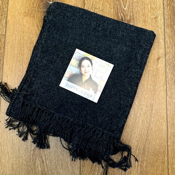 Brand New Black Scarf! Never worn!! - Picture 2 of 4